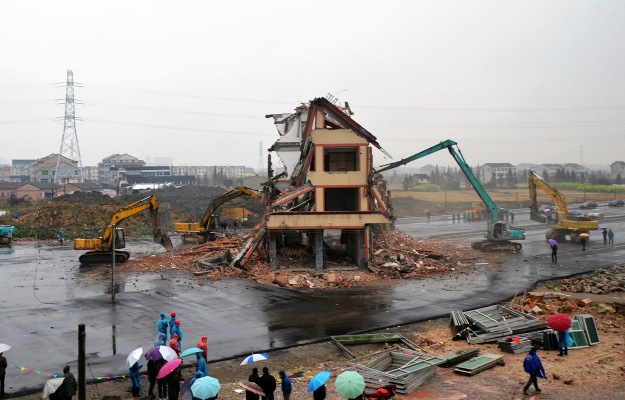 china_highway_house_demolition